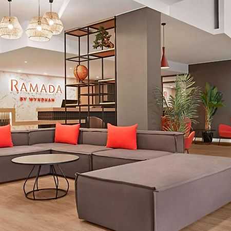 Ramada by Wyndham Valencia Almussafes Otel Dış mekan fotoğraf
