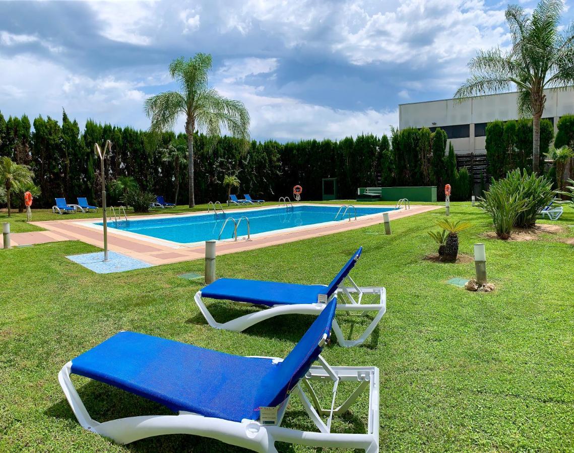 Ramada by Wyndham Valencia Almussafes Otel Dış mekan fotoğraf