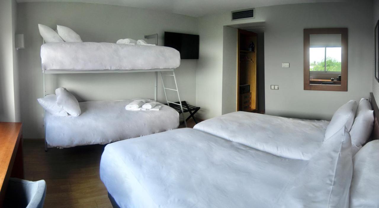Ramada by Wyndham Valencia Almussafes Otel Dış mekan fotoğraf