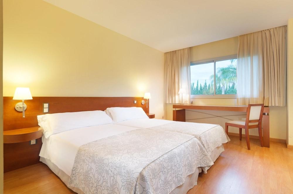Ramada by Wyndham Valencia Almussafes Otel Dış mekan fotoğraf