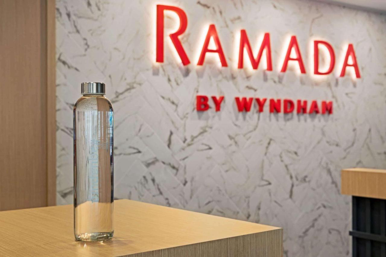 Ramada by Wyndham Valencia Almussafes Otel Dış mekan fotoğraf