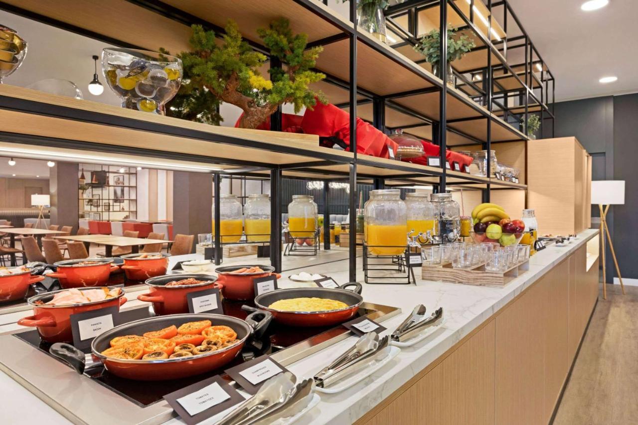 Ramada by Wyndham Valencia Almussafes Otel Dış mekan fotoğraf