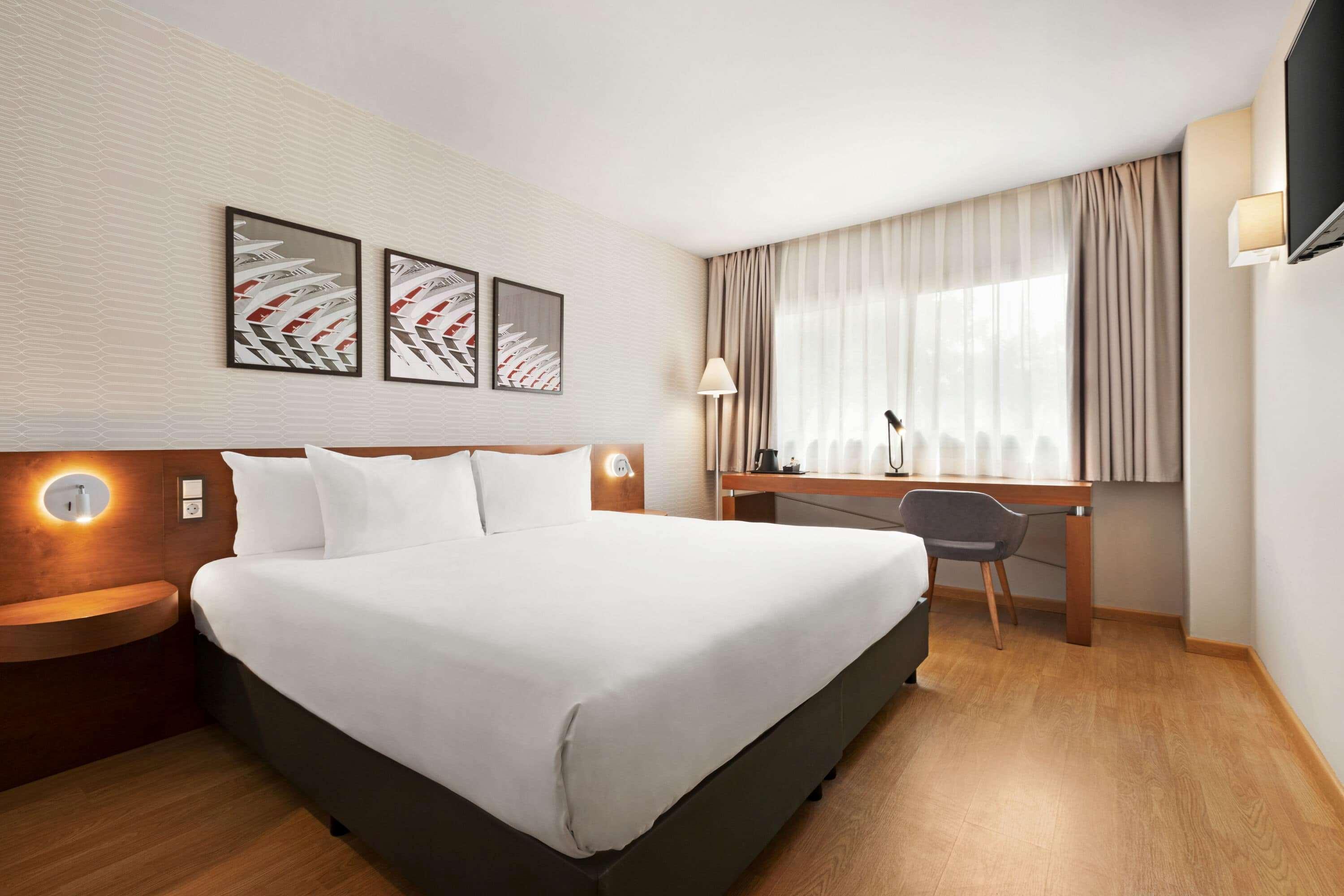 Ramada by Wyndham Valencia Almussafes Otel Dış mekan fotoğraf