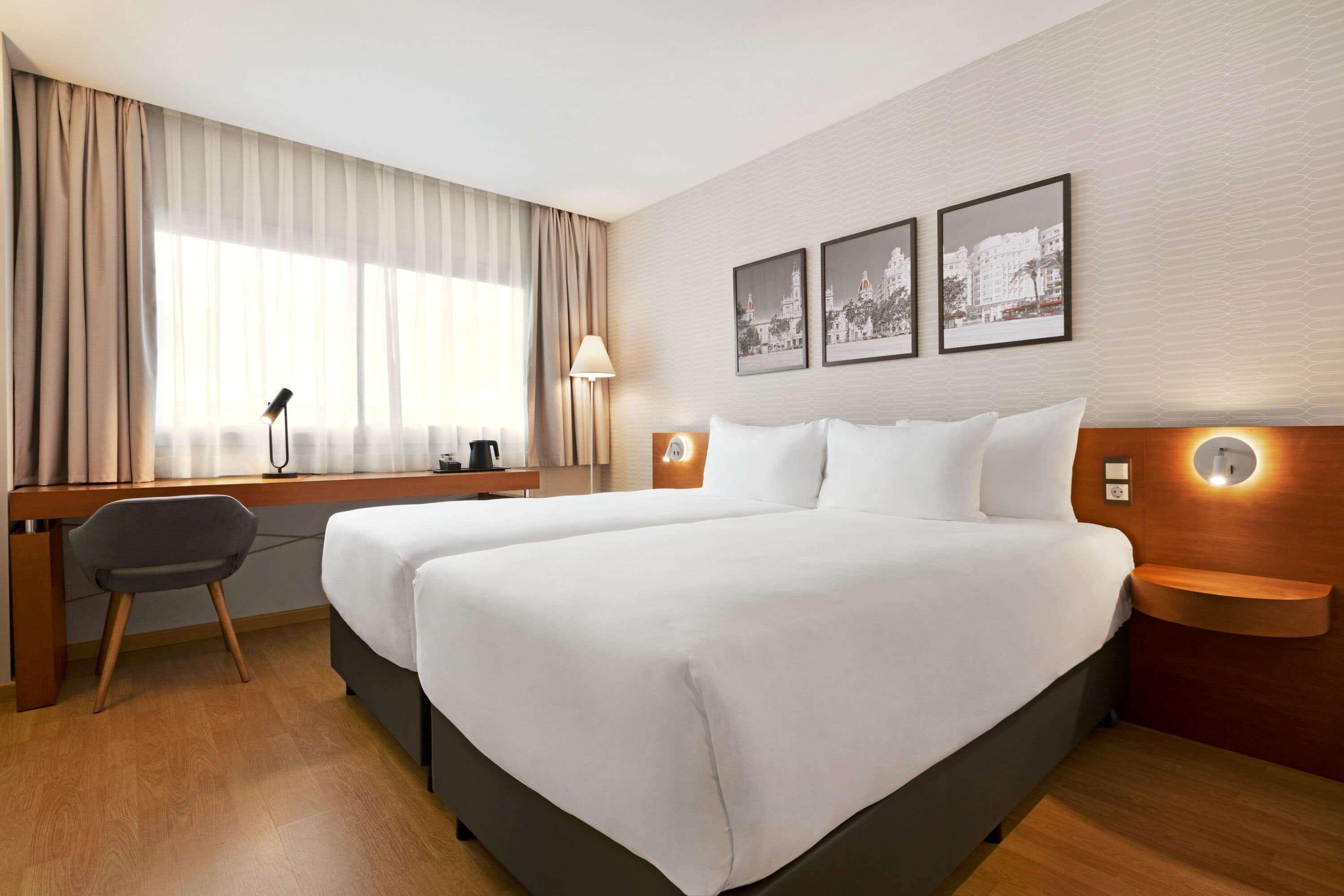 Ramada by Wyndham Valencia Almussafes Otel Dış mekan fotoğraf