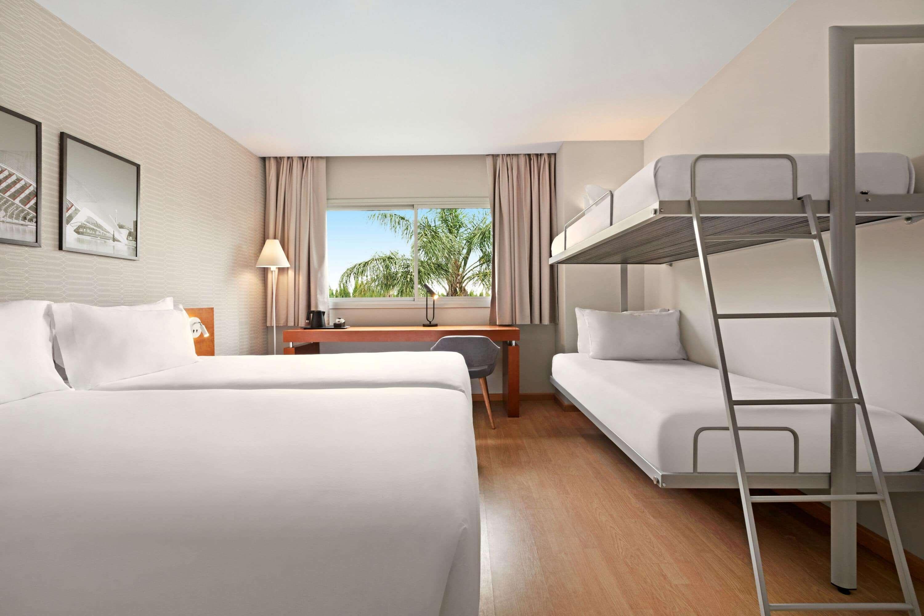 Ramada by Wyndham Valencia Almussafes Otel Dış mekan fotoğraf