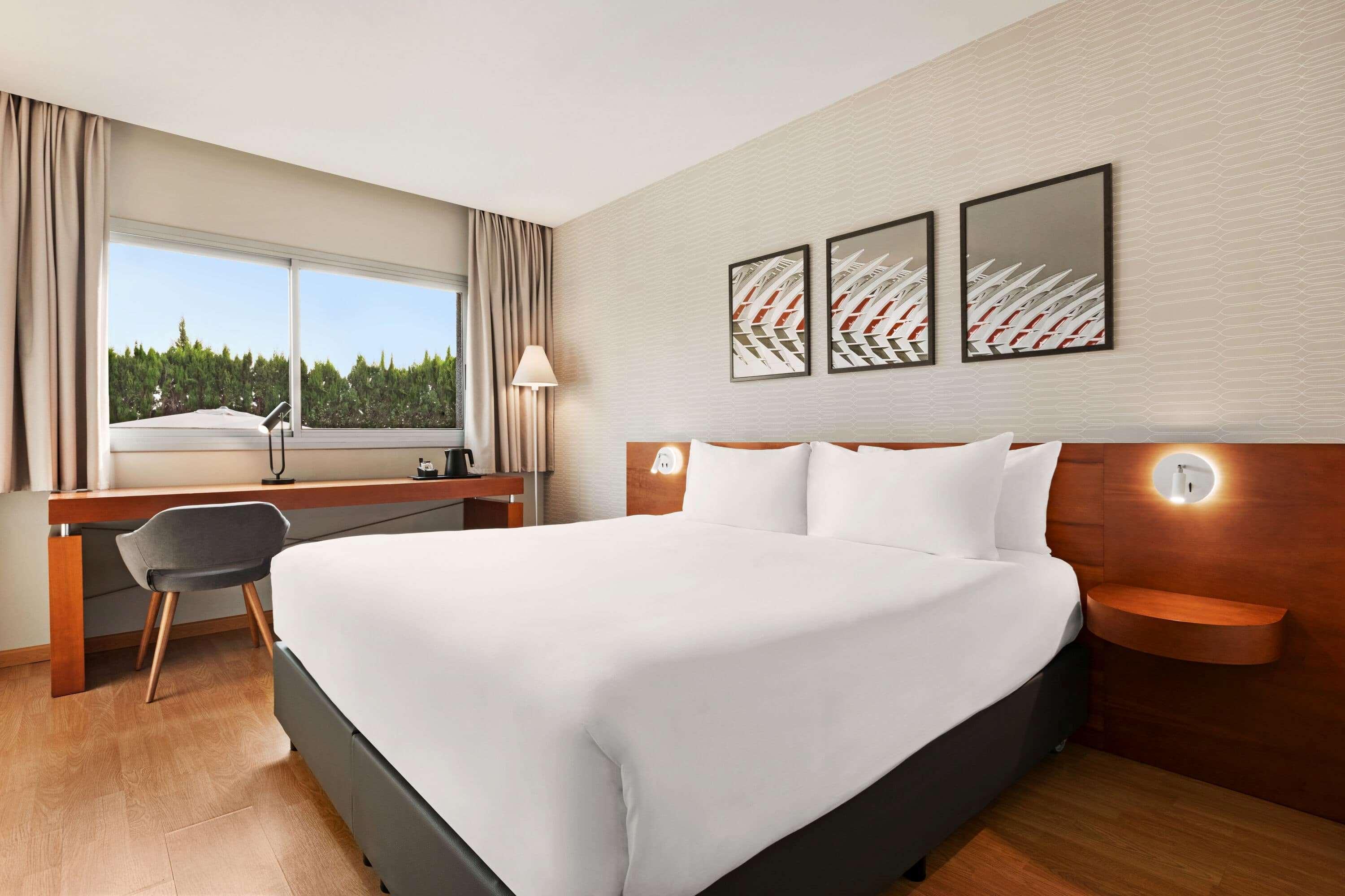 Ramada by Wyndham Valencia Almussafes Otel Dış mekan fotoğraf