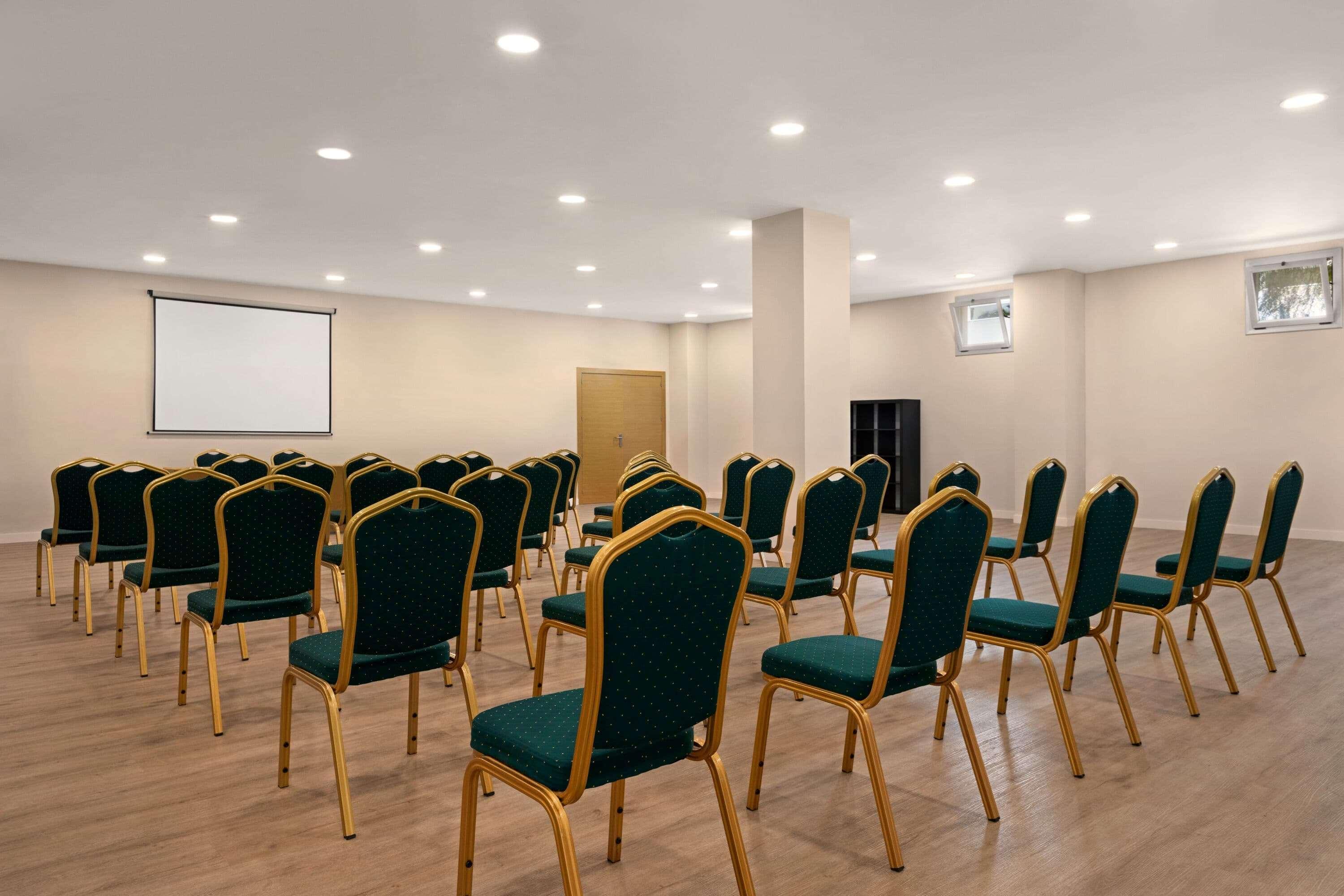 Ramada by Wyndham Valencia Almussafes Otel Dış mekan fotoğraf
