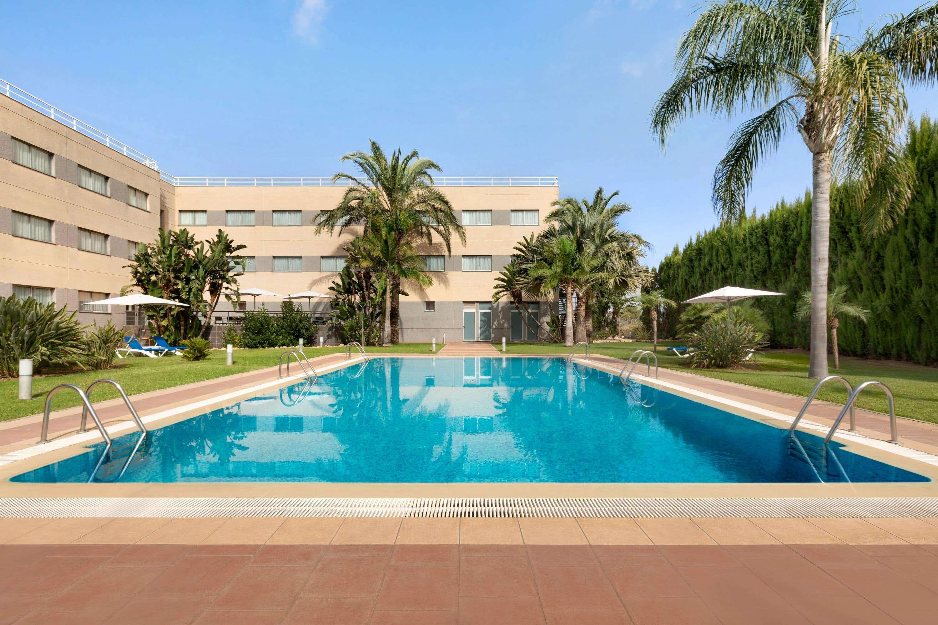 Ramada by Wyndham Valencia Almussafes Otel Dış mekan fotoğraf