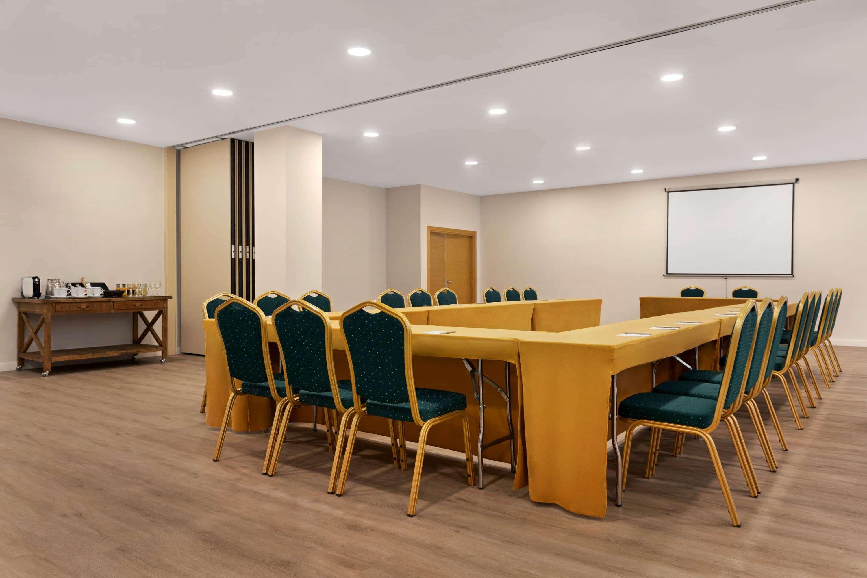 Ramada by Wyndham Valencia Almussafes Otel Dış mekan fotoğraf