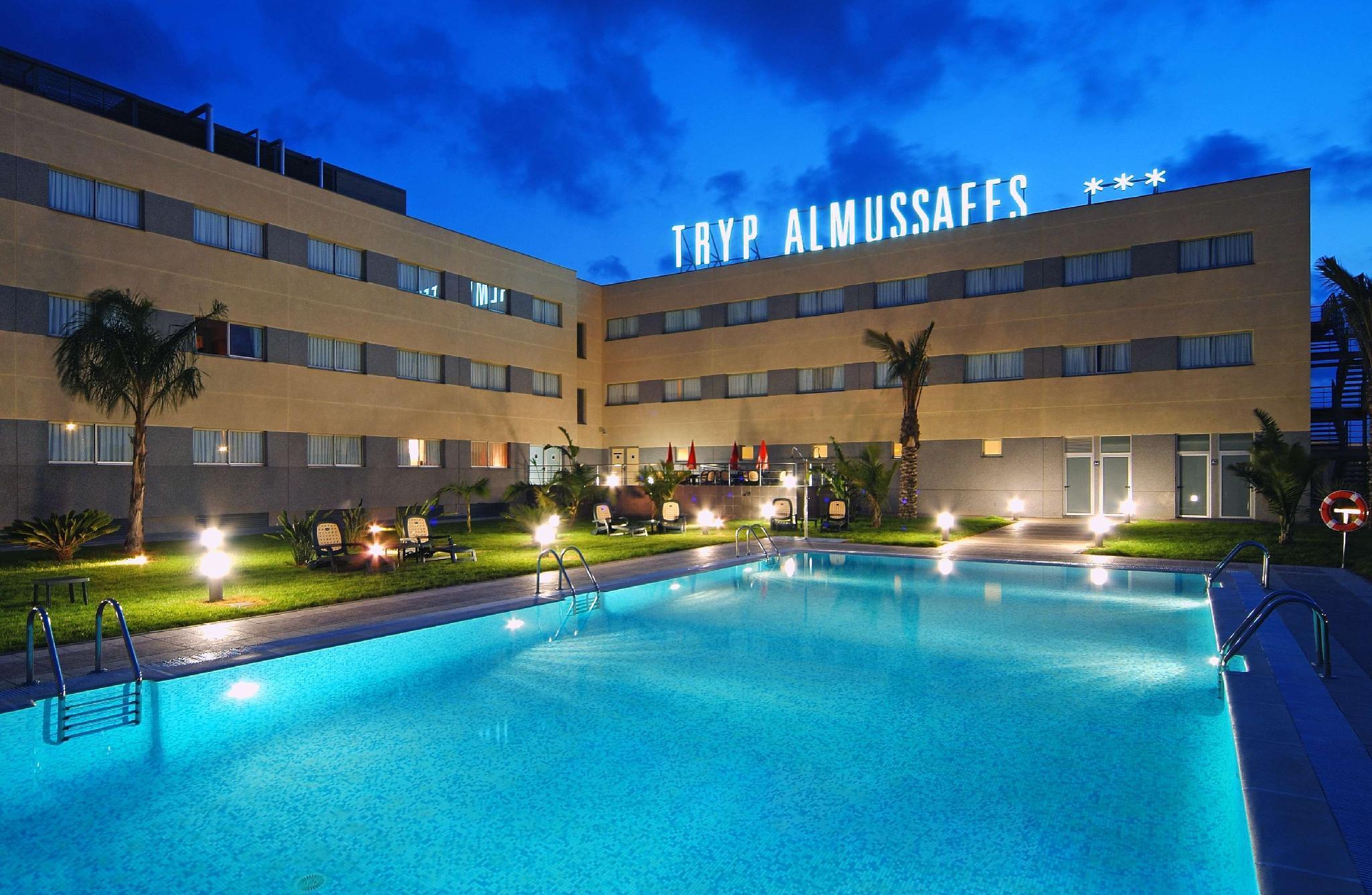 Ramada by Wyndham Valencia Almussafes Otel Dış mekan fotoğraf