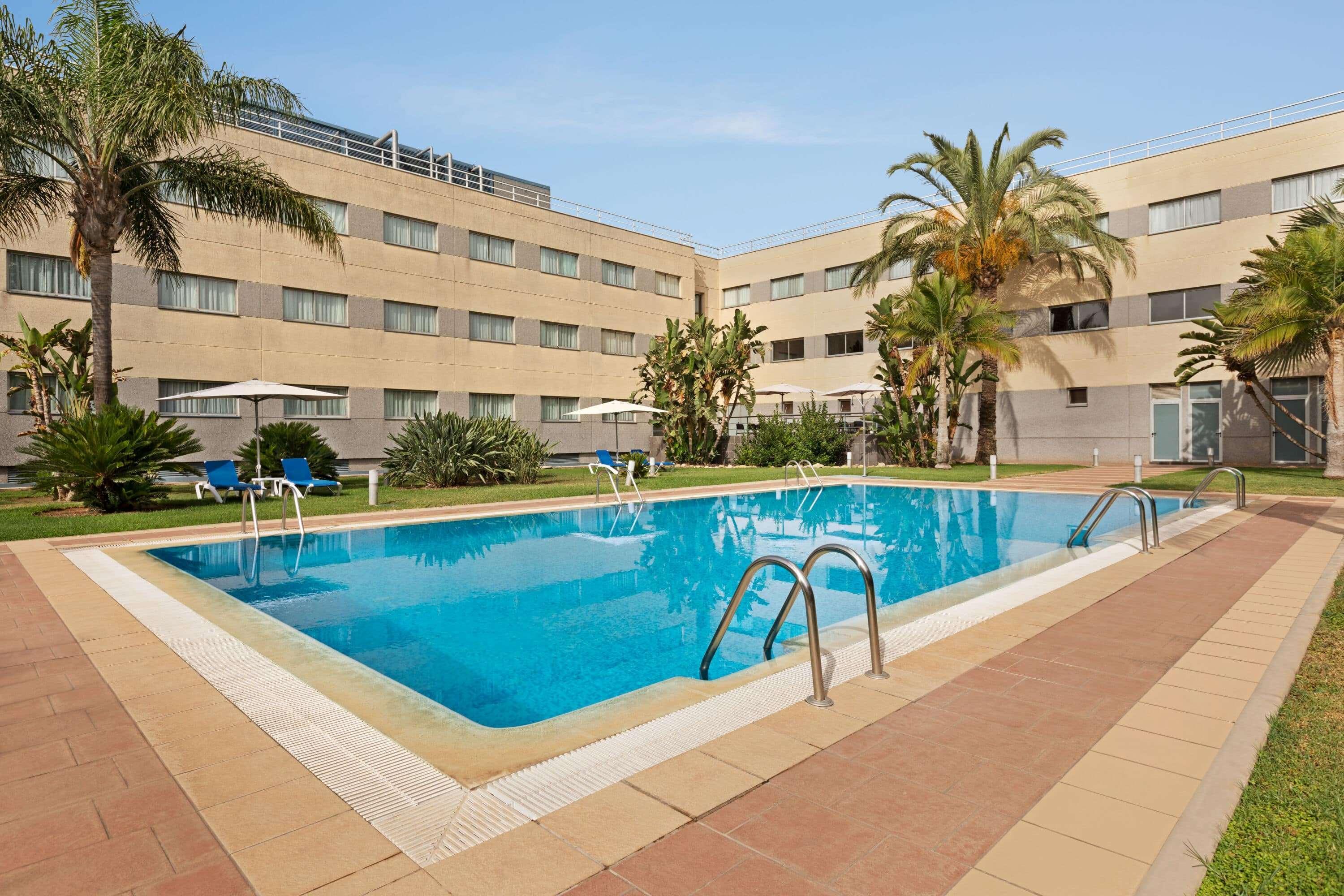 Ramada by Wyndham Valencia Almussafes Otel Dış mekan fotoğraf