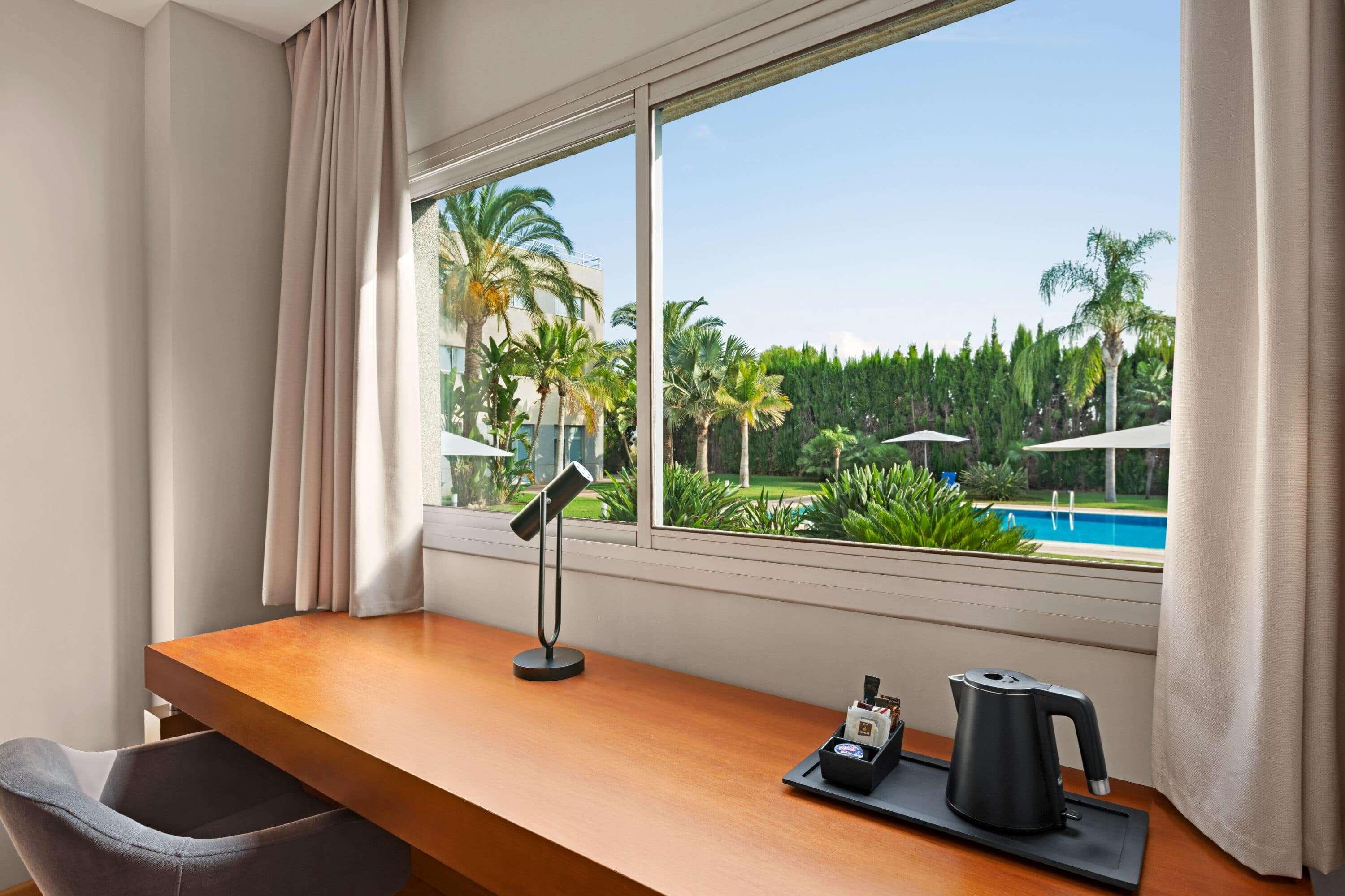 Ramada by Wyndham Valencia Almussafes Otel Dış mekan fotoğraf