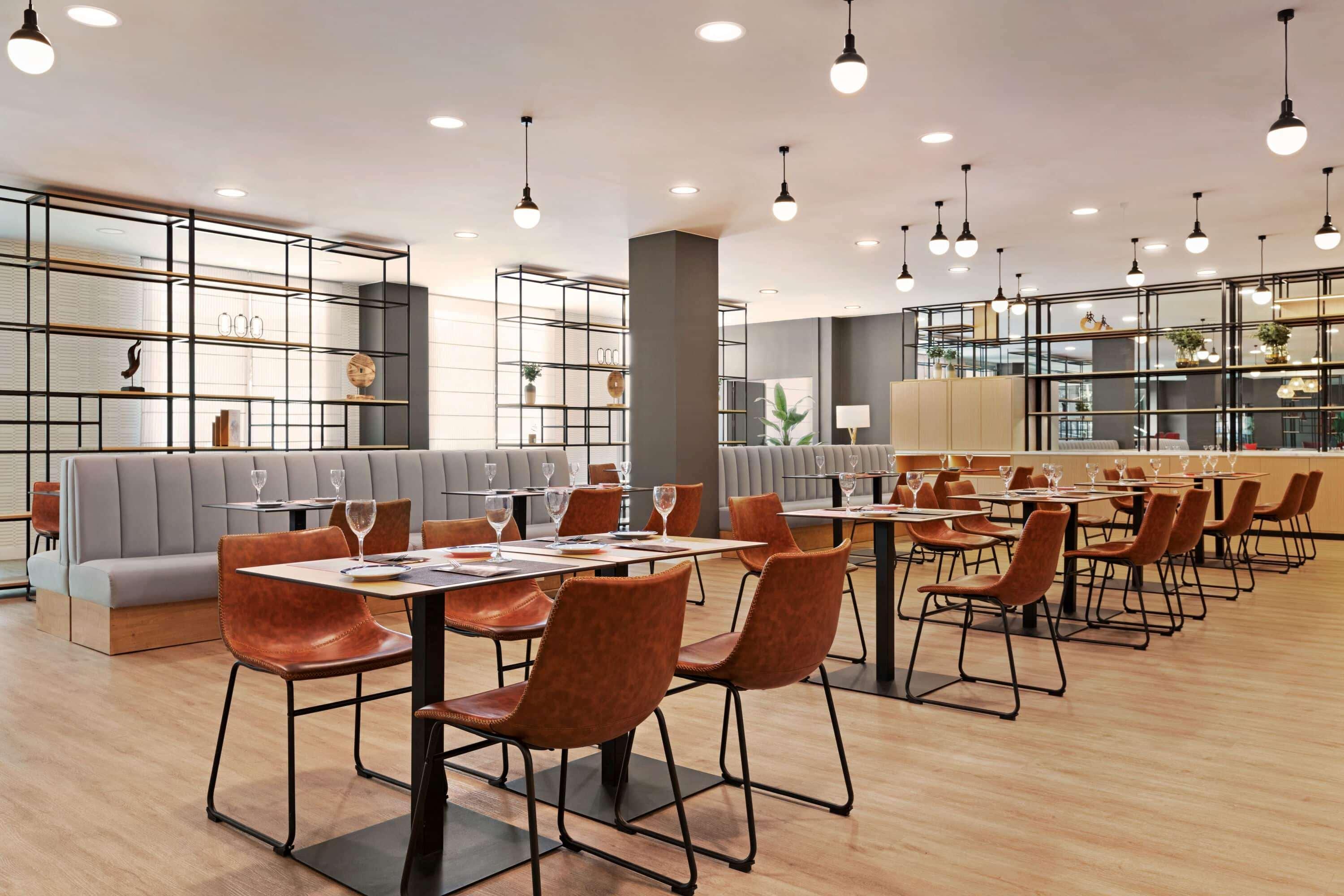 Ramada by Wyndham Valencia Almussafes Otel Dış mekan fotoğraf