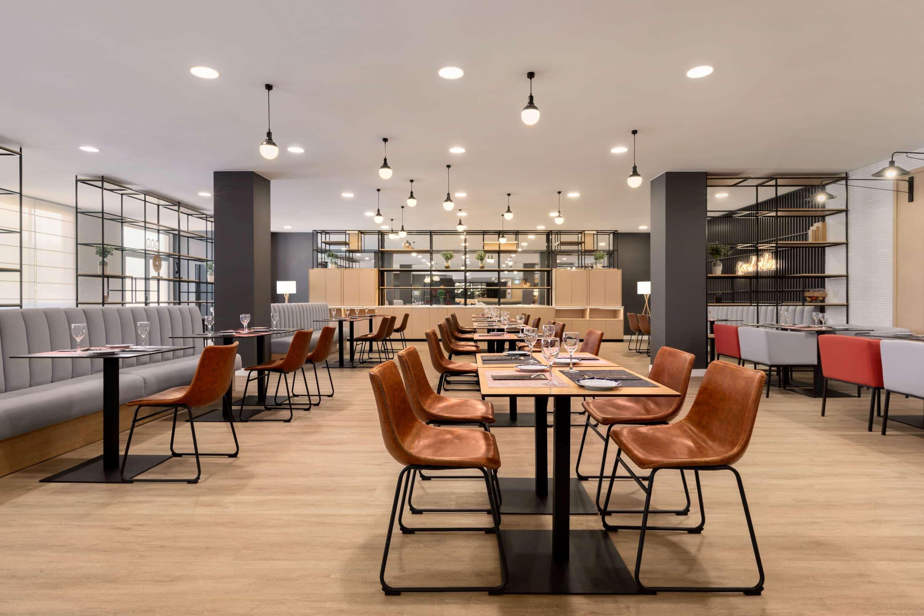Ramada by Wyndham Valencia Almussafes Otel Dış mekan fotoğraf