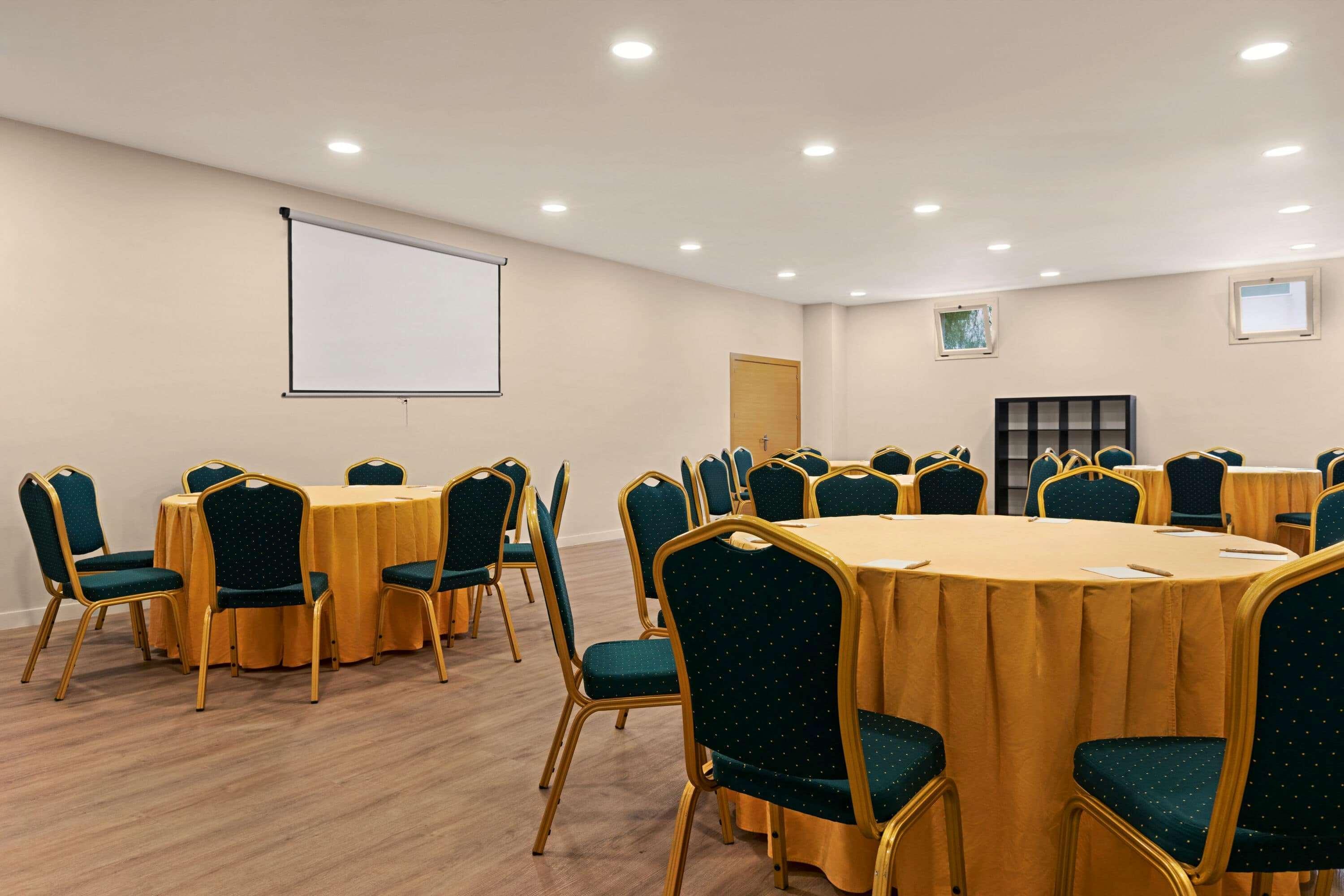 Ramada by Wyndham Valencia Almussafes Otel Dış mekan fotoğraf