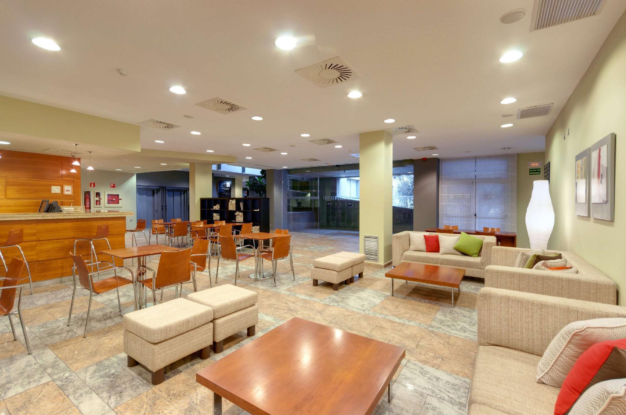 Ramada by Wyndham Valencia Almussafes Otel Dış mekan fotoğraf