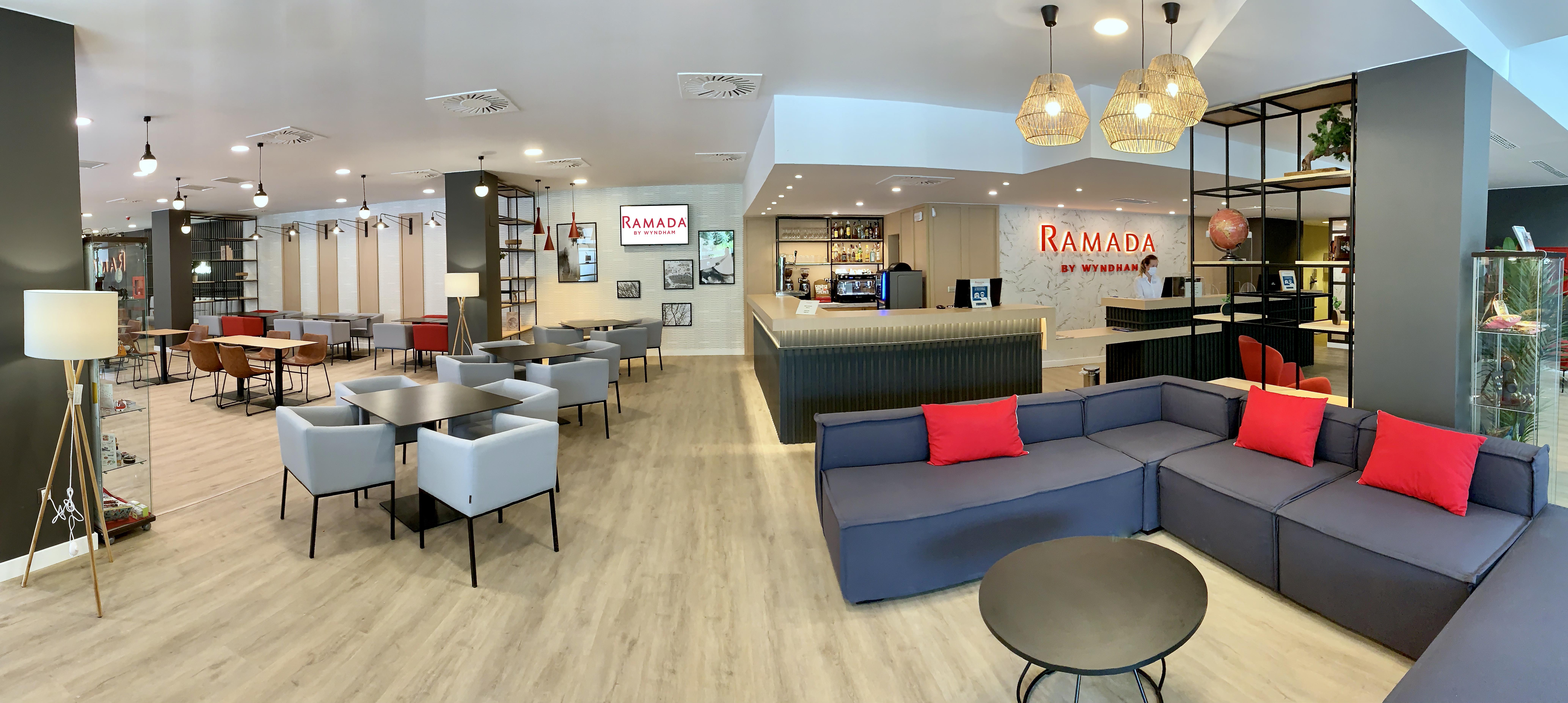 Ramada by Wyndham Valencia Almussafes Otel Dış mekan fotoğraf