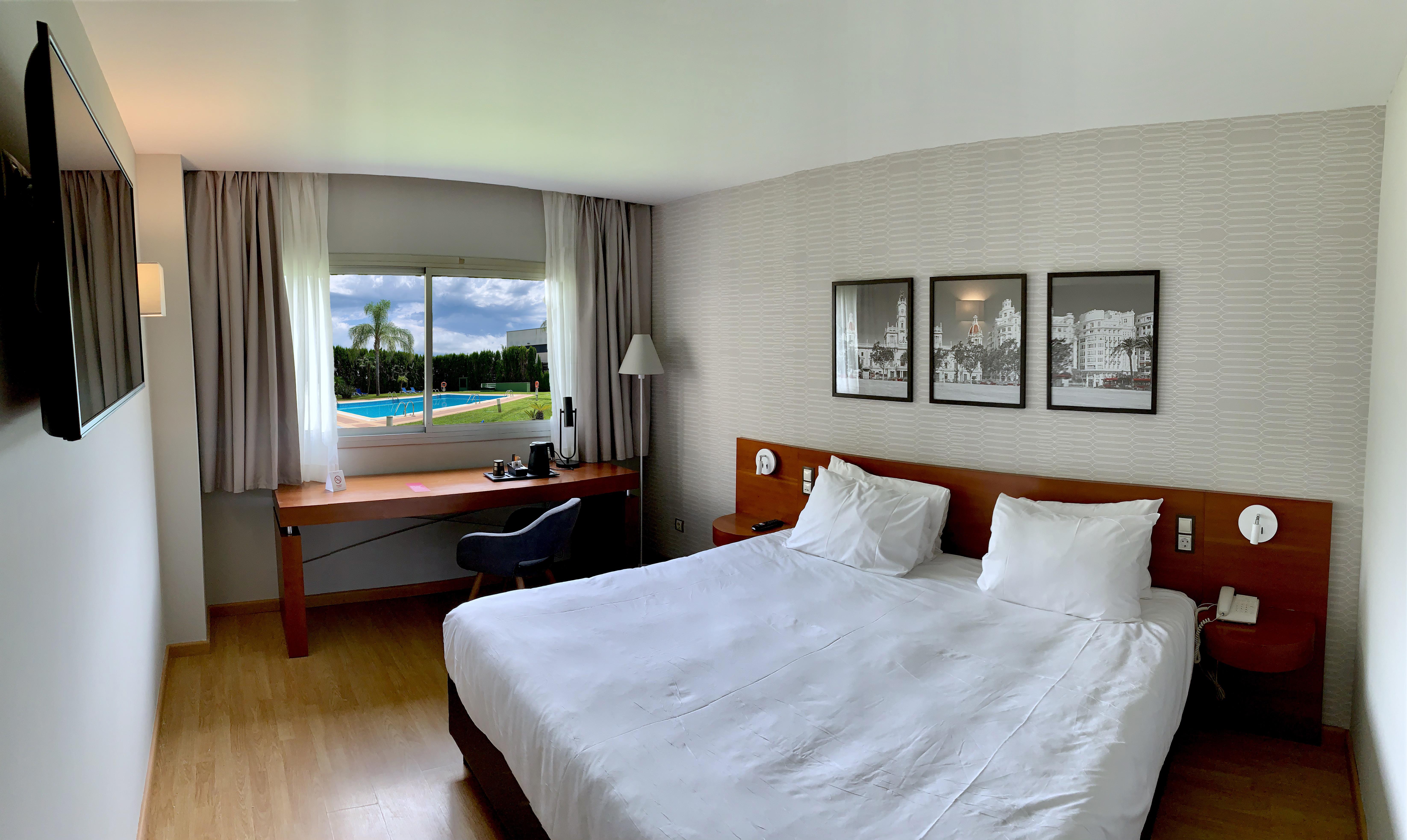 Ramada by Wyndham Valencia Almussafes Otel Dış mekan fotoğraf