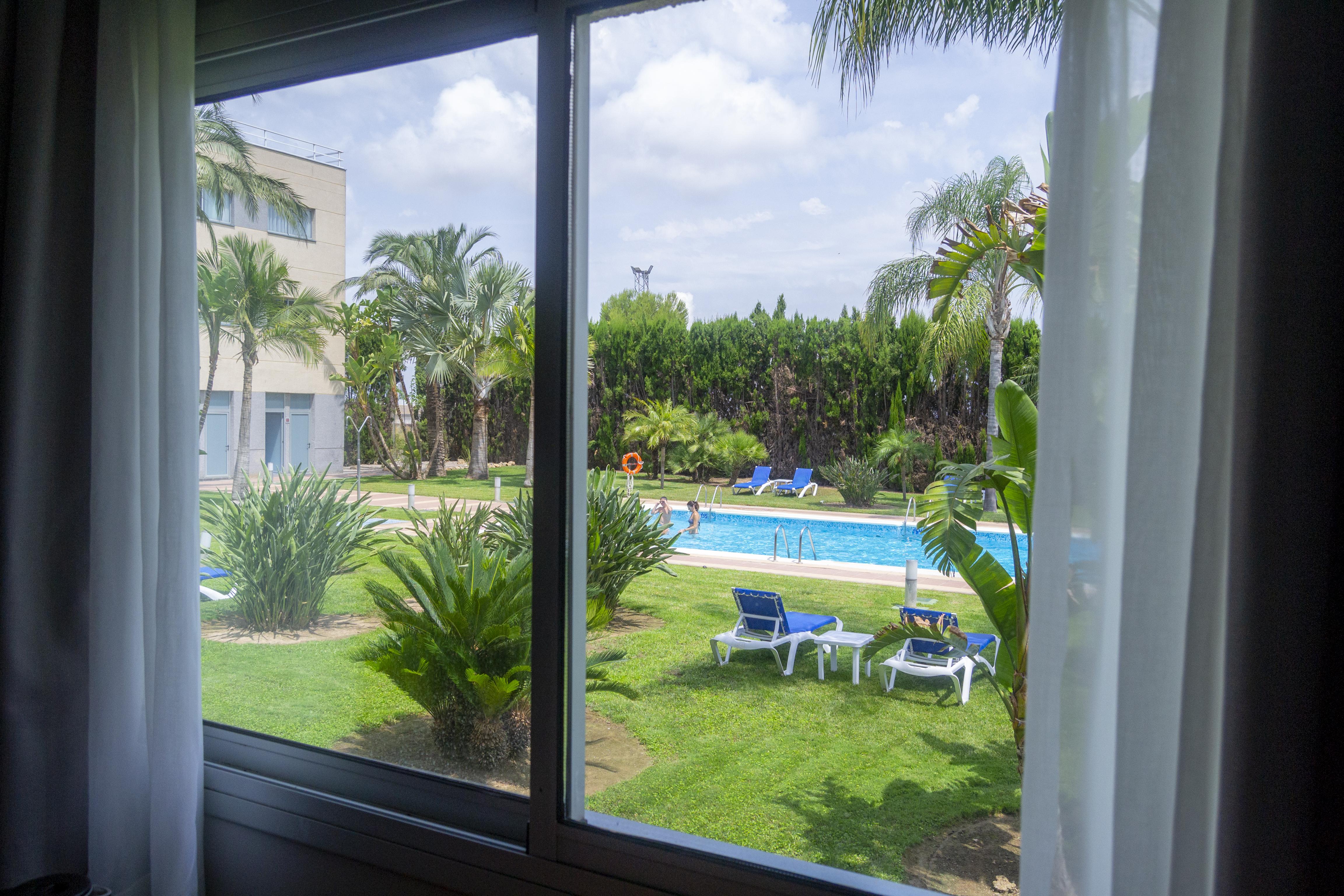 Ramada by Wyndham Valencia Almussafes Otel Dış mekan fotoğraf