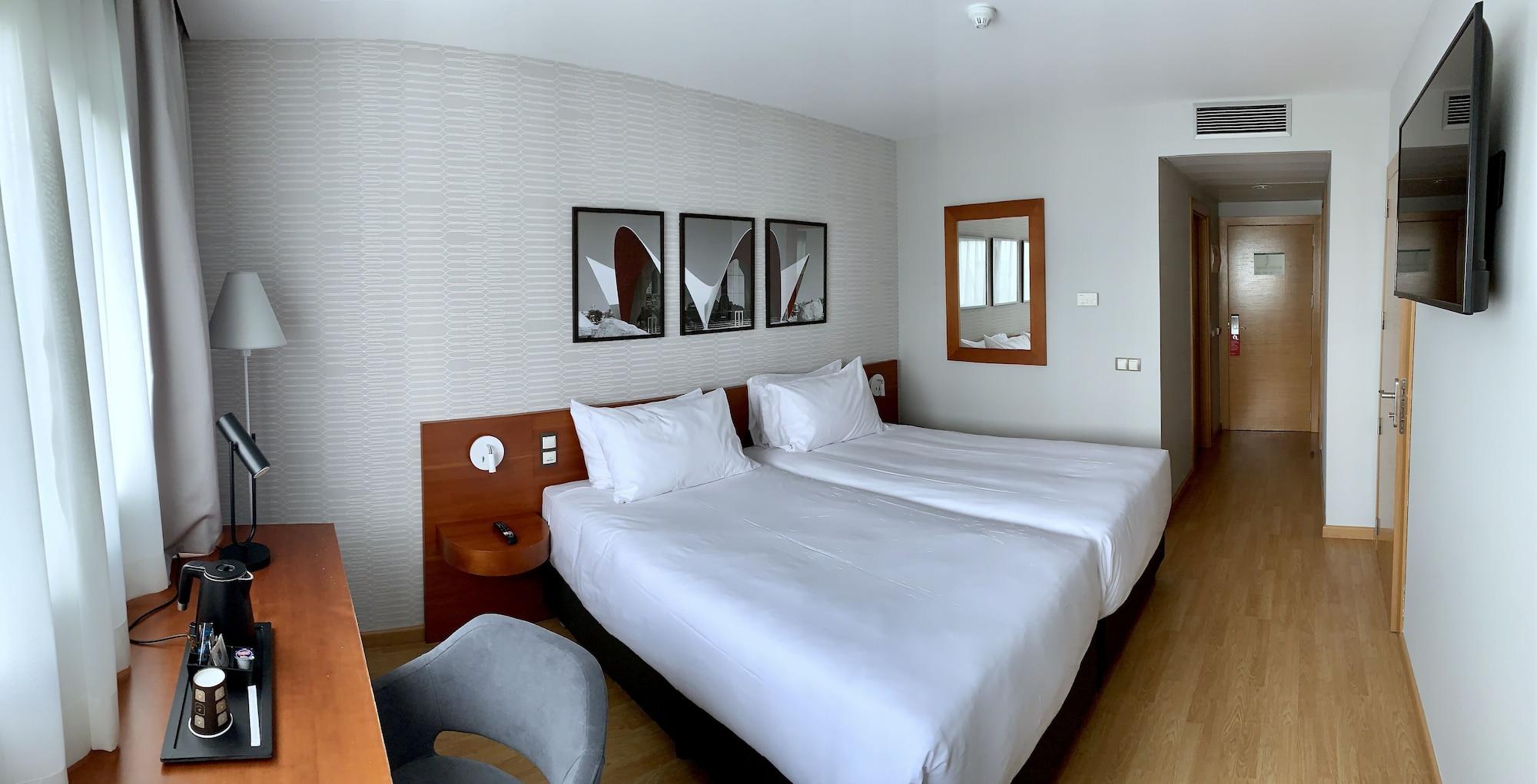 Ramada by Wyndham Valencia Almussafes Otel Dış mekan fotoğraf