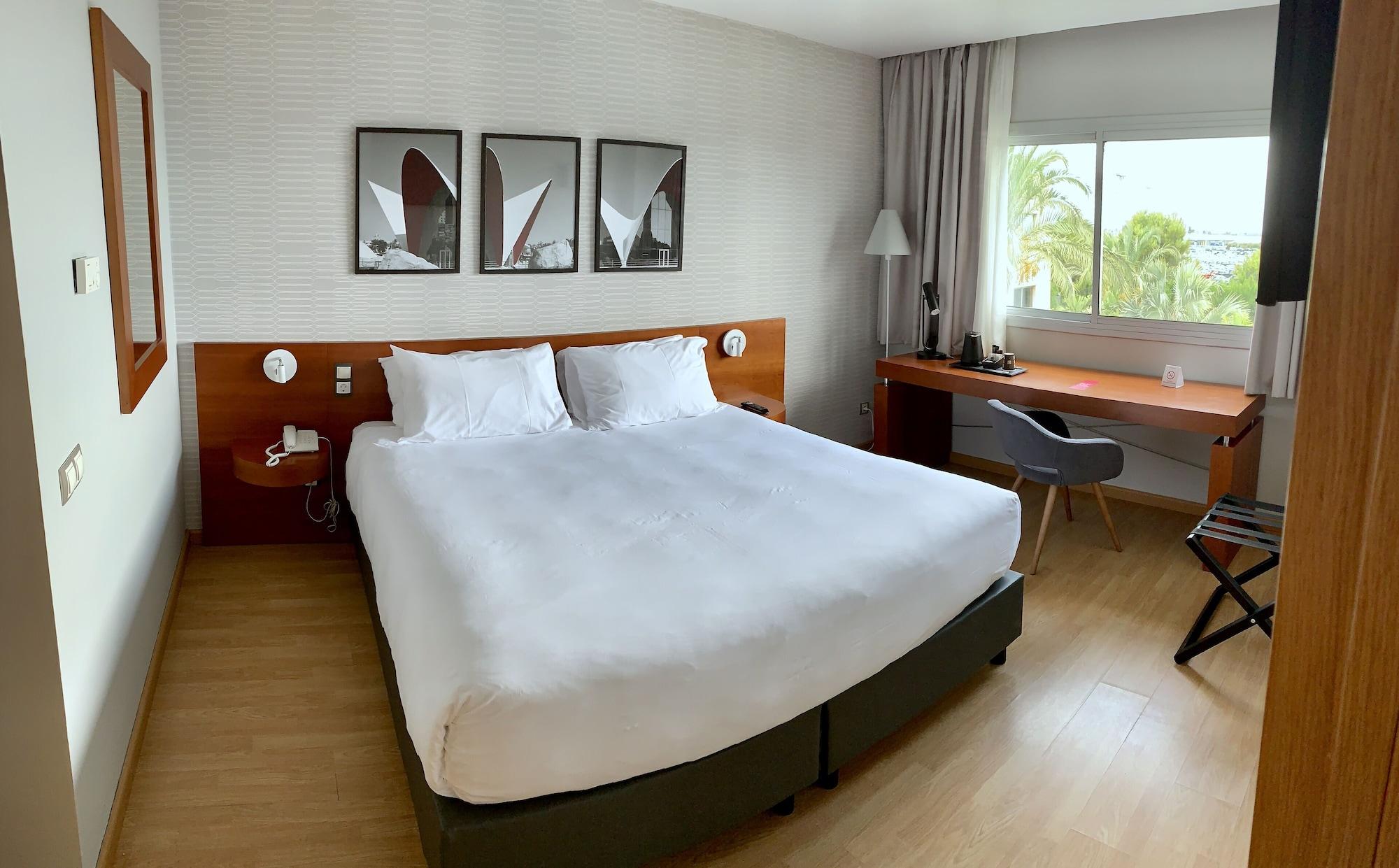 Ramada by Wyndham Valencia Almussafes Otel Dış mekan fotoğraf