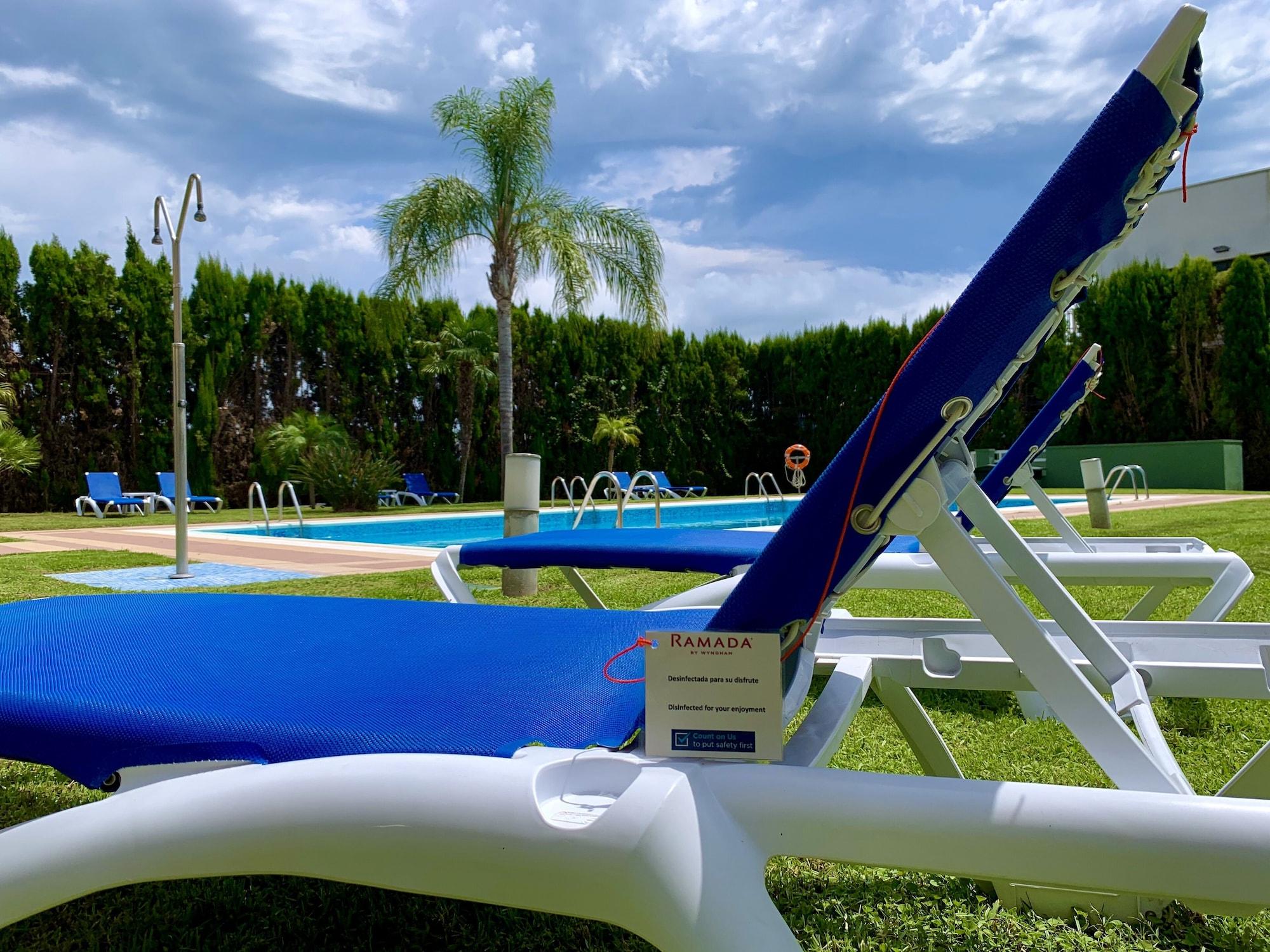 Ramada by Wyndham Valencia Almussafes Otel Dış mekan fotoğraf