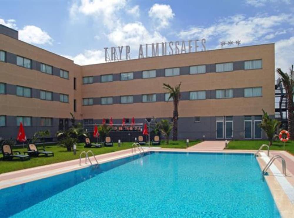 Ramada by Wyndham Valencia Almussafes Otel Dış mekan fotoğraf