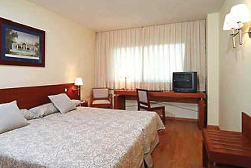 Ramada by Wyndham Valencia Almussafes Otel Oda fotoğraf
