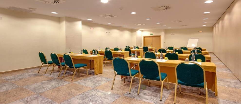 Ramada by Wyndham Valencia Almussafes Otel Dış mekan fotoğraf