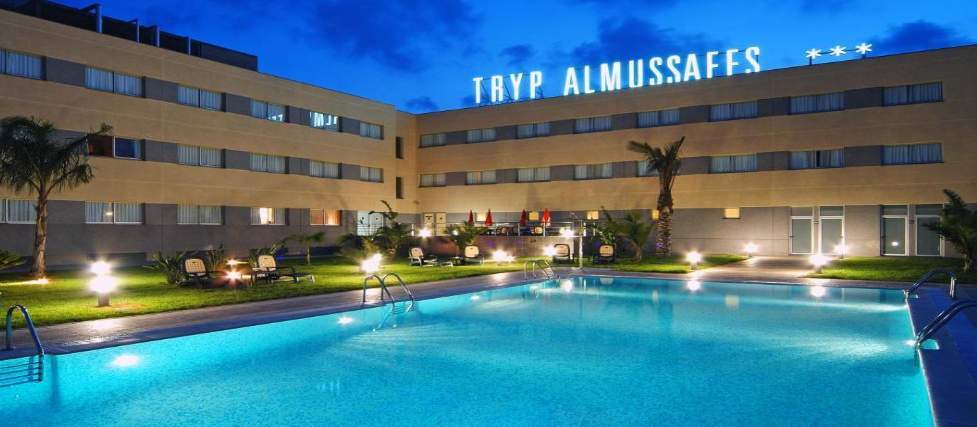 Ramada by Wyndham Valencia Almussafes Otel Dış mekan fotoğraf